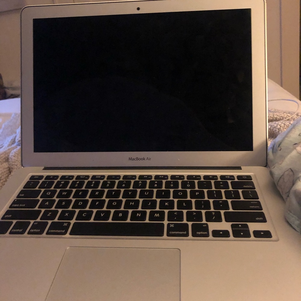 MacBook Air computer barely used fully function